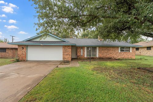 238 Royal Dr, Marlin, TX, 76661-2037 | Card Image