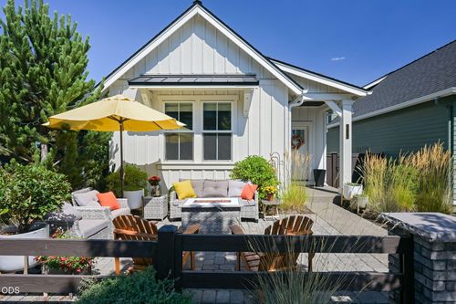 2736 Nw Ordway Ave, Bend, OR, 97703-6792 | Card Image