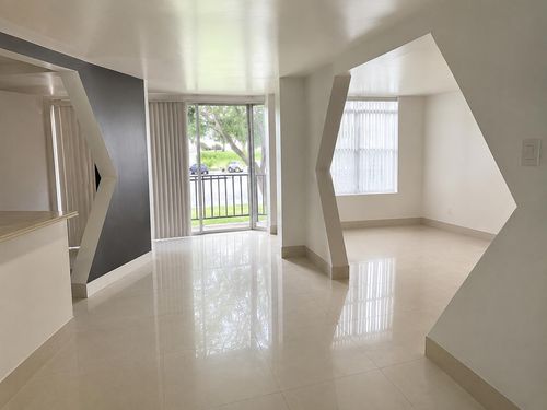 2z-3690 Inverrary Dr, Lauderhill, FL, 33319-5930 | Card Image