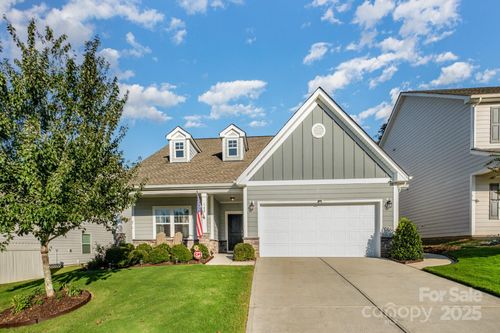 142 Canada Dr, Statesville, NC, 28677-9809 | Card Image