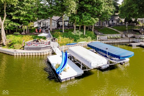 2450 Hawthorn Pl, Noblesville, IN, 46062-8515 | Card Image
