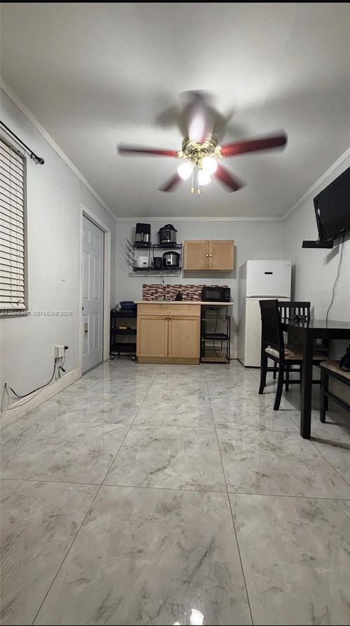 1-700 E 8th Ct, Hialeah, FL, 33010-4622 | Card Image