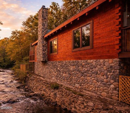 289 Roaring Fork Rd, Gatlinburg, TN, 37738-4803 | Card Image