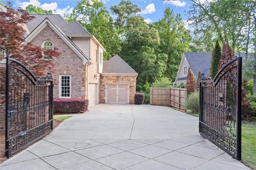 980 Pine Grove Rd, Roswell, GA, 30075-3211 | Card Image
