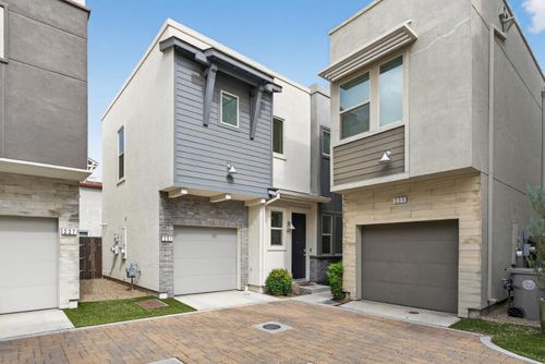 231 Log Pond Ln, Sacramento, CA, 95818-1135 | Card Image