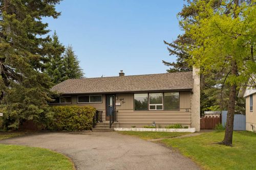 32 Gladeview Cres Sw, Calgary, AB, T3E4X8 | Card Image
