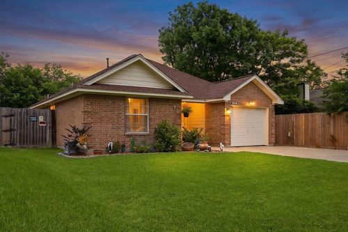 1916 41st Ave N, Texas City, TX, 77590-4026 | Card Image