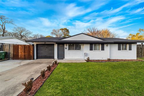 1805 W Sanford St, Arlington, TX, 76012-4524 | Card Image