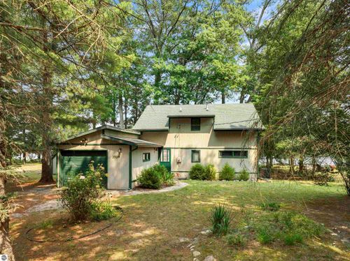 3539 Lake Tahoe Trl, Lake, MI, 48632-8952 | Card Image