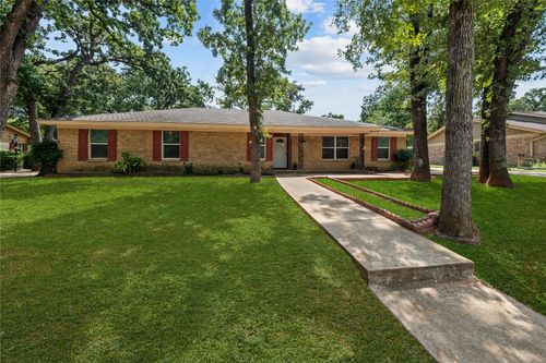 205 W Ash Ln, Euless, TX, 76039-2803 | Card Image