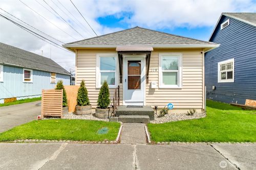208 N Washington St, Aberdeen, WA, 98520-5823 | Card Image