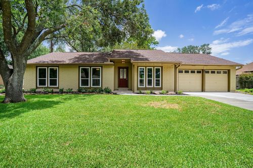 1008 Lost River Dr, Friendswood, TX, 77546-5241 | Card Image
