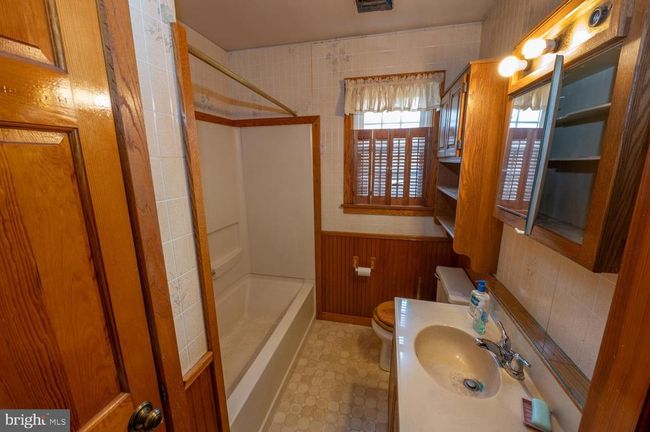 6112 Chestnut St, House other with 4 bedrooms, 1 bathrooms and null parking in Zionsville PA | Image 8