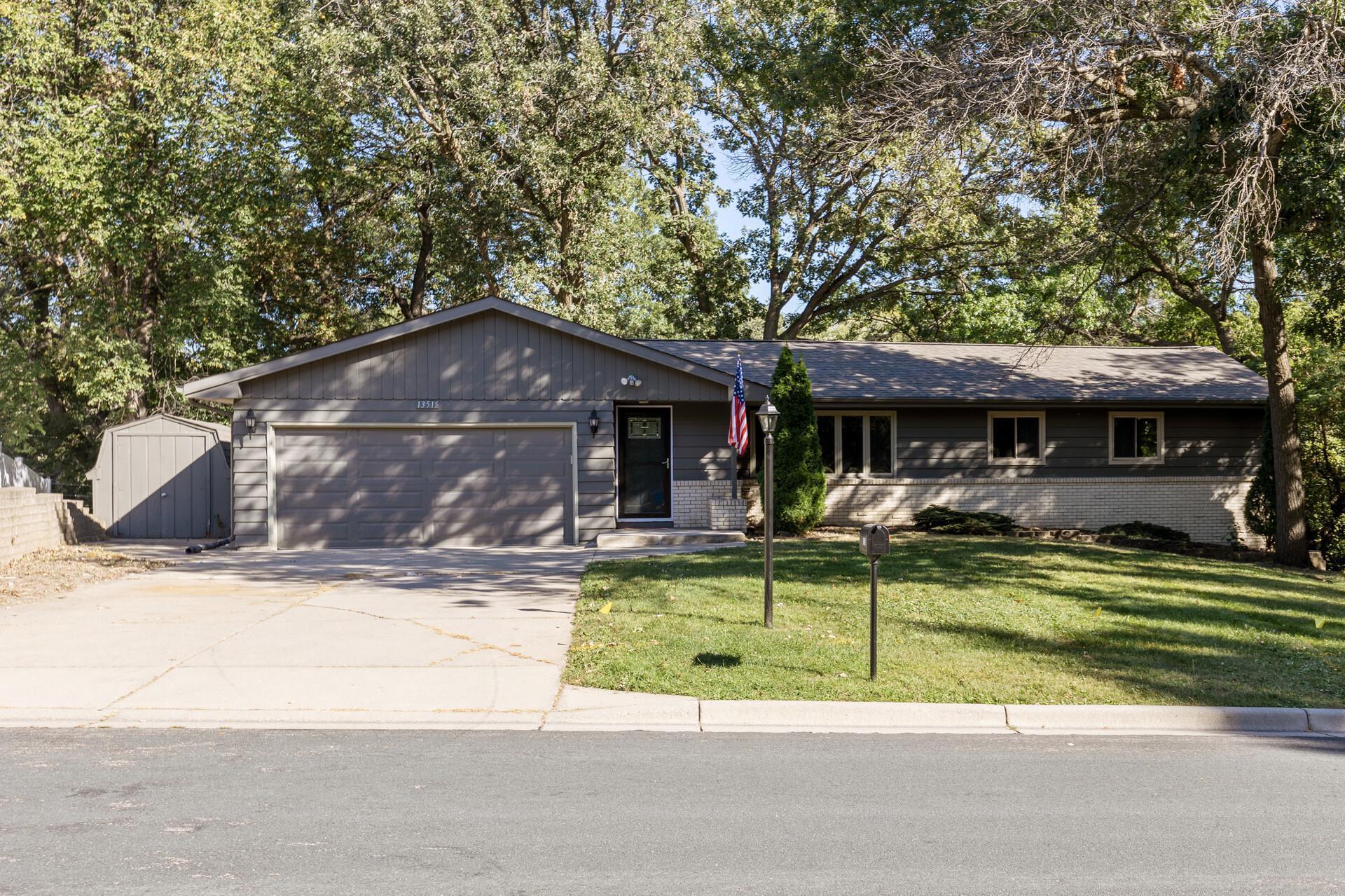 Nicollet Ln, Burnsville, MN 55337