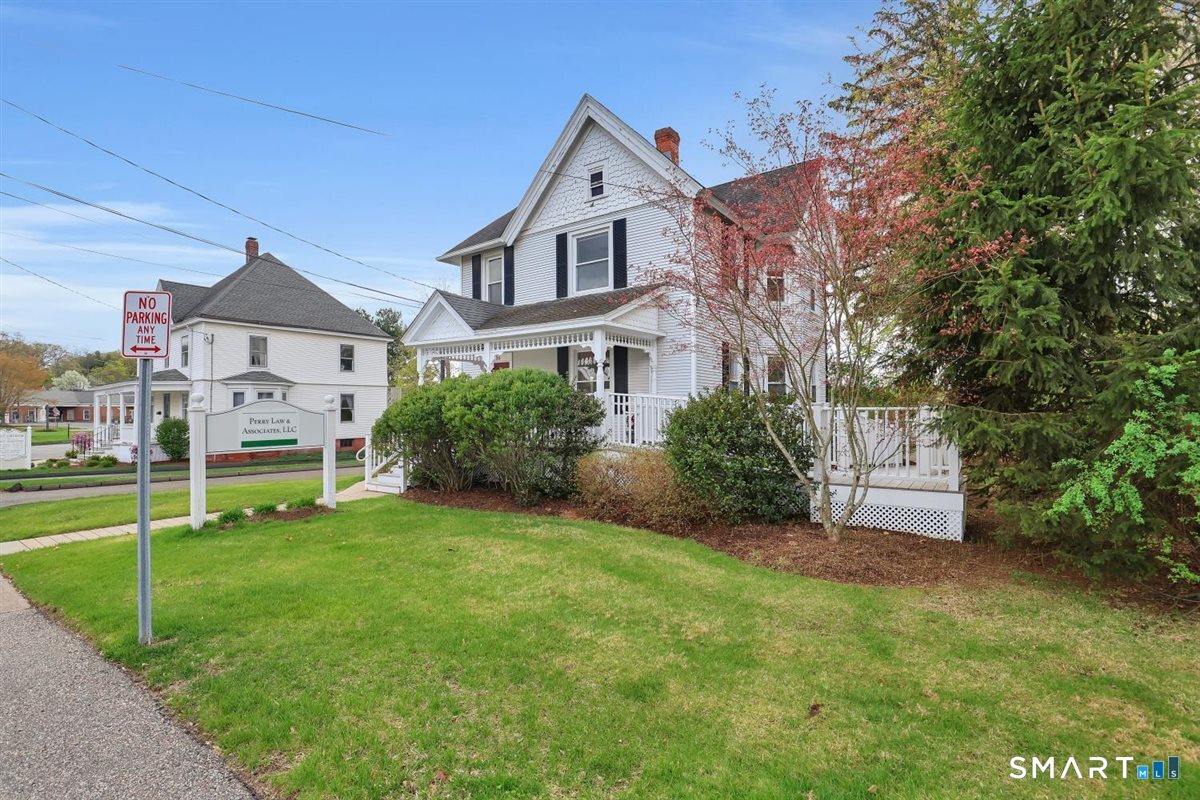 36 School St, Glastonbury, CT 06033