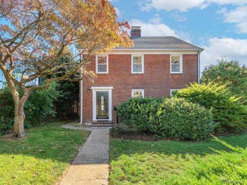 16 Avenue A, Port Washington, NY, 11050-2456 | Card Image