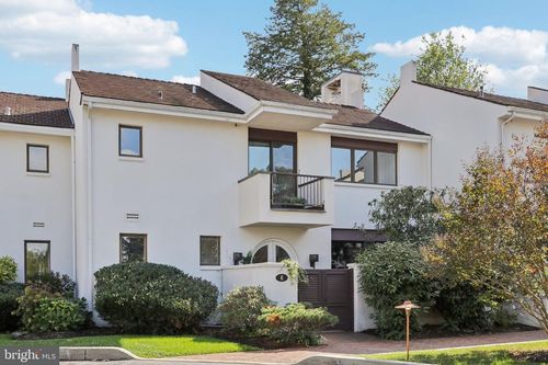 6 Avignon, DEVON, PA, 19333-1061 | Card Image