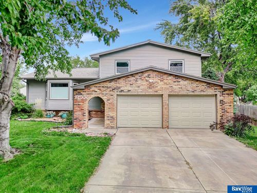 2400 S Canterbury Ln, Lincoln, NE, 68512-1640 | Card Image