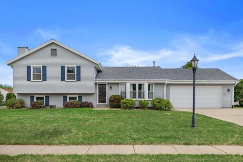 1128 Lake Park Drive, Pewaukee, WI, 53072 | Card Image