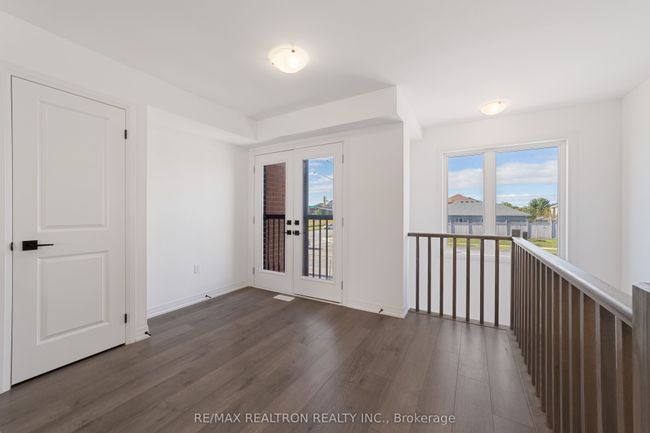 7 Fairlane Ave, House attached with 3 bedrooms, 1 bathrooms and 2 parking in Barrie ON | Image 7
