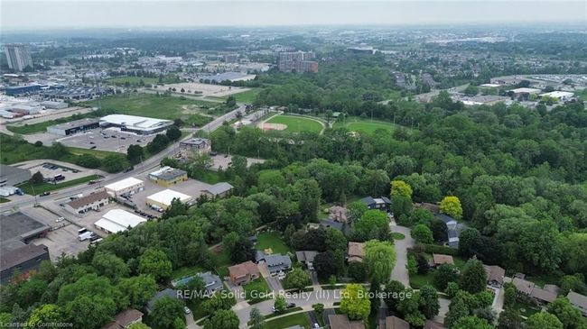 125 Macgregor Cres, House other with 3 bedrooms, 2 bathrooms and 5 parking in Waterloo ON | Image 41