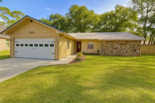 519 Nutmeg Ave, Niceville, FL, 32578-3330 | Card Image