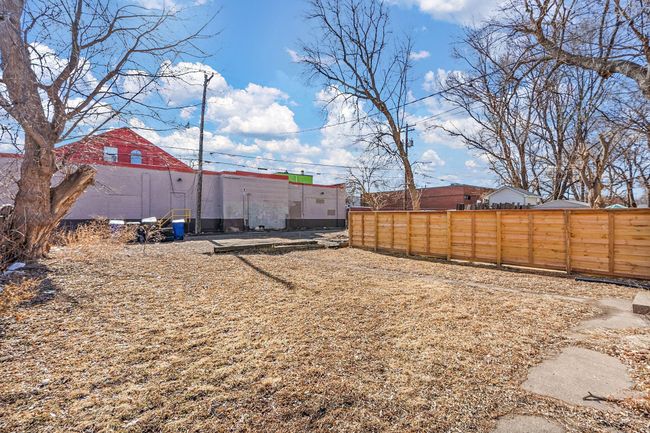 Parking pad in the rear | Image 5