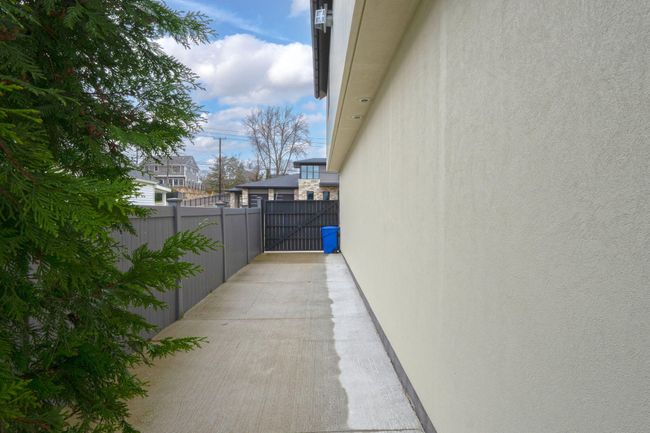26 RV or boat parking | Image 22