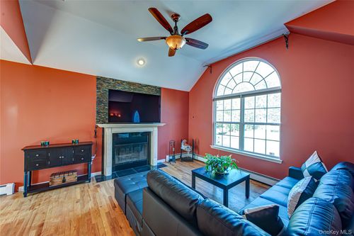 72 Clinton Ave, Mastic, NY, 11950-3115 | Card Image