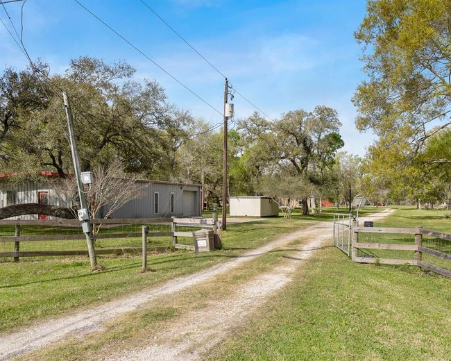 8300 Fm 1459 Rd, House other with 3 bedrooms, 3 bathrooms and 4 parking in Sweeny TX | Image 49