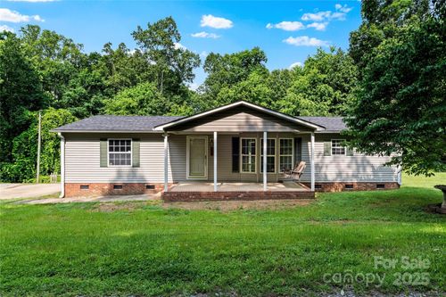 103 Forest Dr, King, NC, 27021-8380 | Card Image