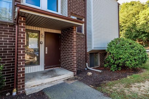 d98-7 Padanaram Rd, Danbury, CT, 06811-5721 | Card Image