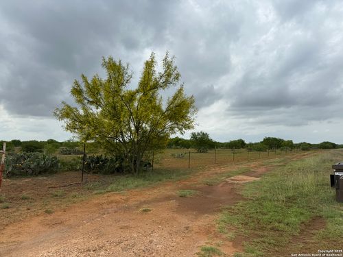 8762 W Fm 140, Charlotte, TX, 78011-3585 | Card Image