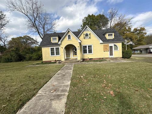 1020 E 3rd St, Hope, AR, 71801-5603 | Card Image