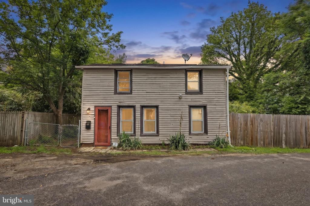 Residential in MOUNT HOLLY