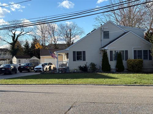 40 Alton Rd, Babylon, NY, 11702-3638 | Card Image