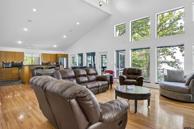 20998 Kiva Cir, House other with 3 bedrooms, 4 bathrooms and null parking in Flint TX | Image 6