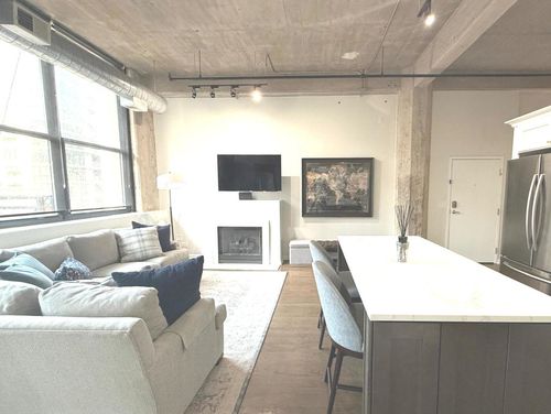 403-843 W Adams Street, Chicago, IL, 60607 | Card Image