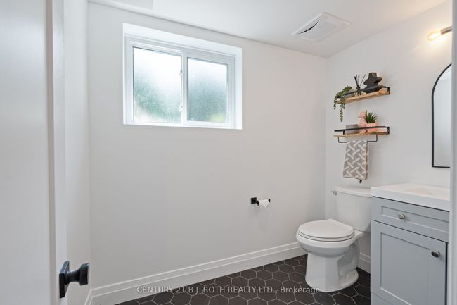 233 Dock Rd, House other with 3 bedrooms, 3 bathrooms and 5 parking in Barrie ON | Image 28