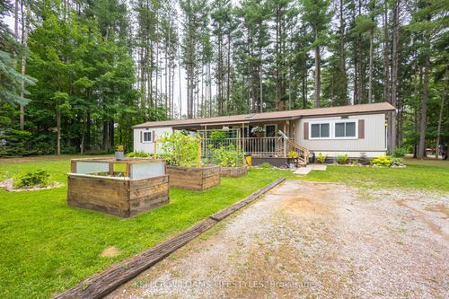 202 Chestnut Drive, Central Huron, ON, N0M1G0 | Card Image