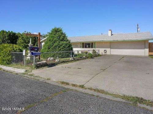 106 Sky Vista Pl, Yakima, WA, 98901-1655 | Card Image