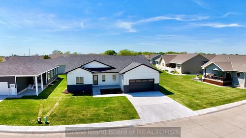 1328 Diamond Dr, Grand Island, NE, 68803-2483 | Card Image