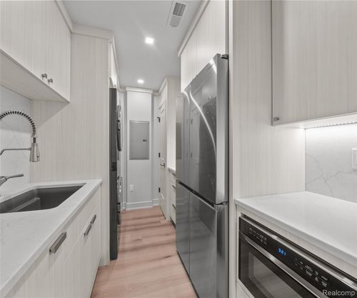 462 East St, Northville, MI, 48167-1229 | Card Image