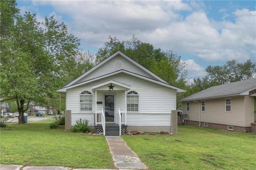 304 E 22nd Street, Baxter Springs, KS, 66713 | Card Image