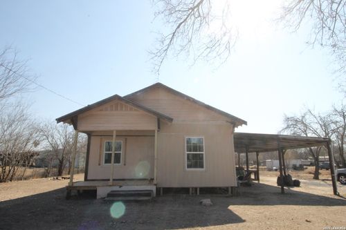 536 W Villaret Blvd, San Antonio, TX, 78221-3952 | Card Image