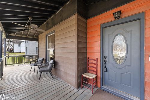 609 N Iowa Ave, Washington, IA, 52353-2351 | Card Image