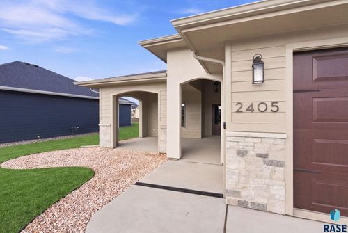 2405 S Red Oak Ave, Sioux Falls, SD, 57110-7156 | Card Image