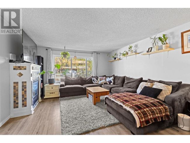 2431 Bering Rd, Home with 2 bedrooms, 1 bathrooms and 5 parking in West Kelowna BC | Image 6