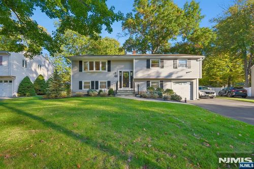 12 Knollwood Dr, Livingston, NJ, 07039-3110 | Card Image