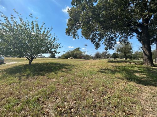 301 Cottonwood St, Comanche, TX, 76442-2045 | Card Image
